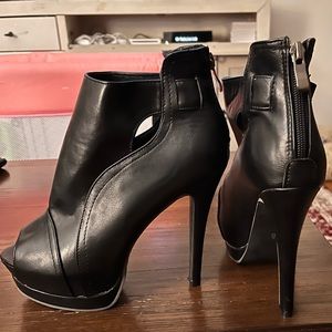 Black Peeptoe platform Heel